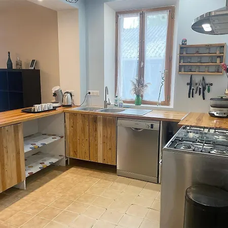 Konukevi La Family House, Spacieuse Avec Wifi, Exterieur Et Parking