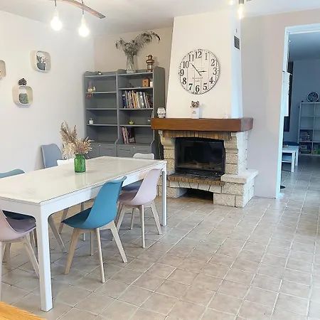 Konukevi La Family House, Spacieuse Avec Wifi, Exterieur Et Parking